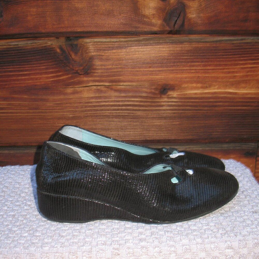 Thierry Rabotin Womens 6 Black Embossed Leather Wedges Shoes